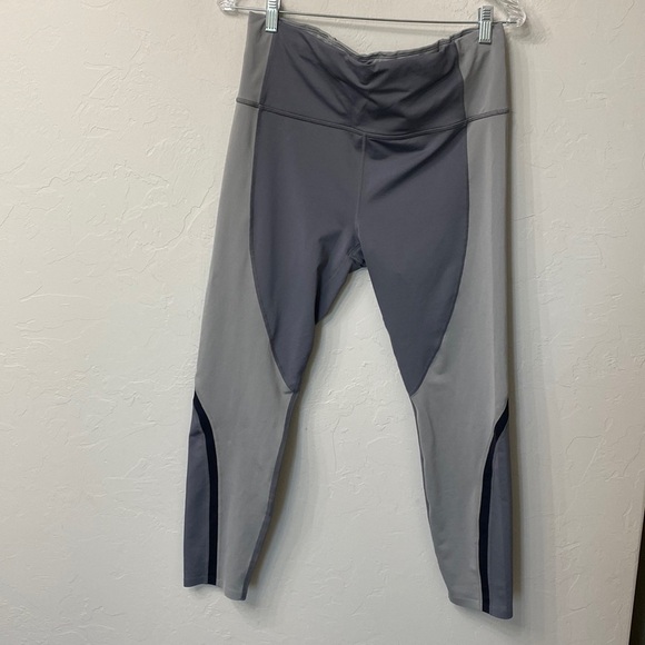 Athleta grey crop leggings size large. - Picture 1 of 14